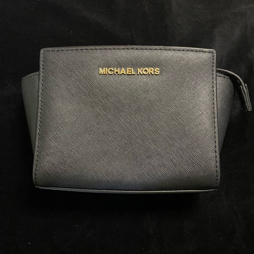 Michael Kors Black Selma Crossbody black